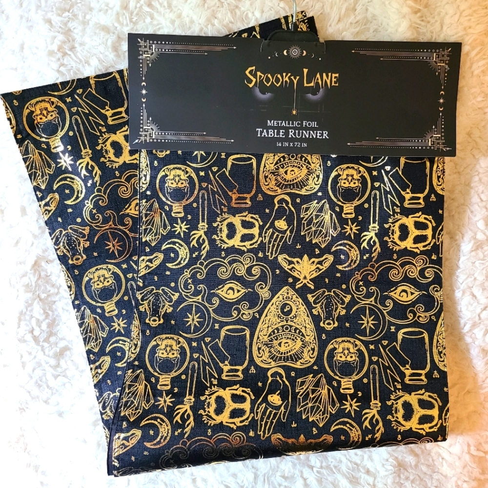 🆕️ spooky lane • table runner